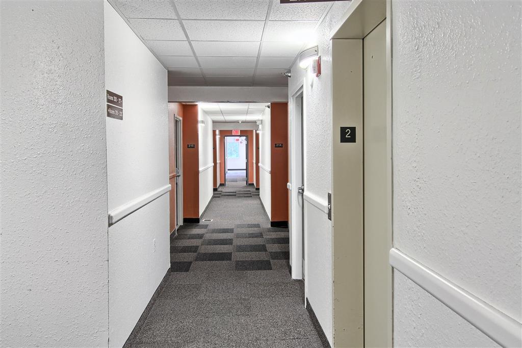 Seasons Inn טראוורס סיטי מתקנים תמונה