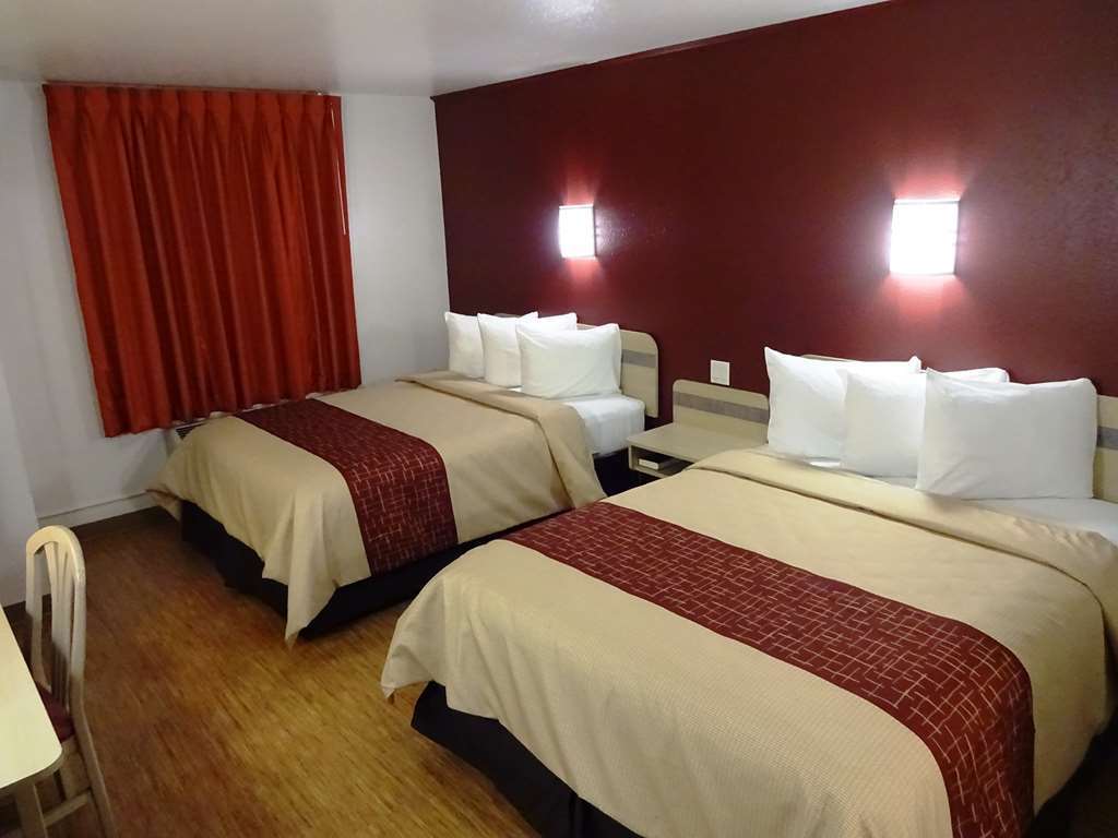Seasons Inn טראוורס סיטי חדר תמונה