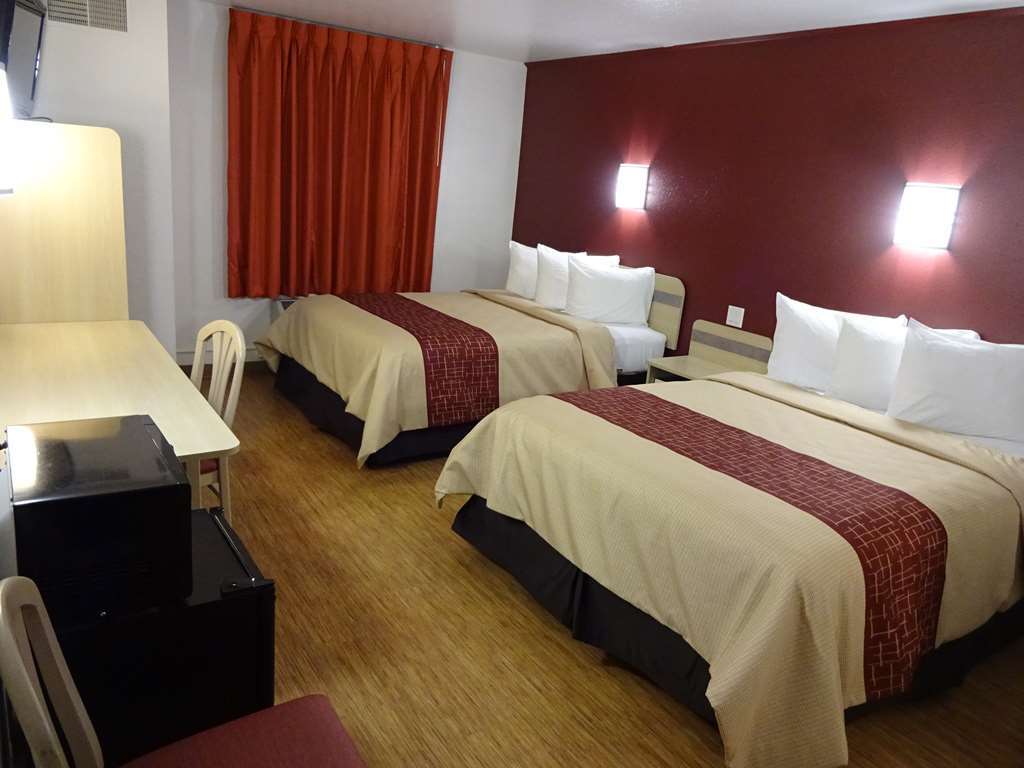 Seasons Inn טראוורס סיטי חדר תמונה