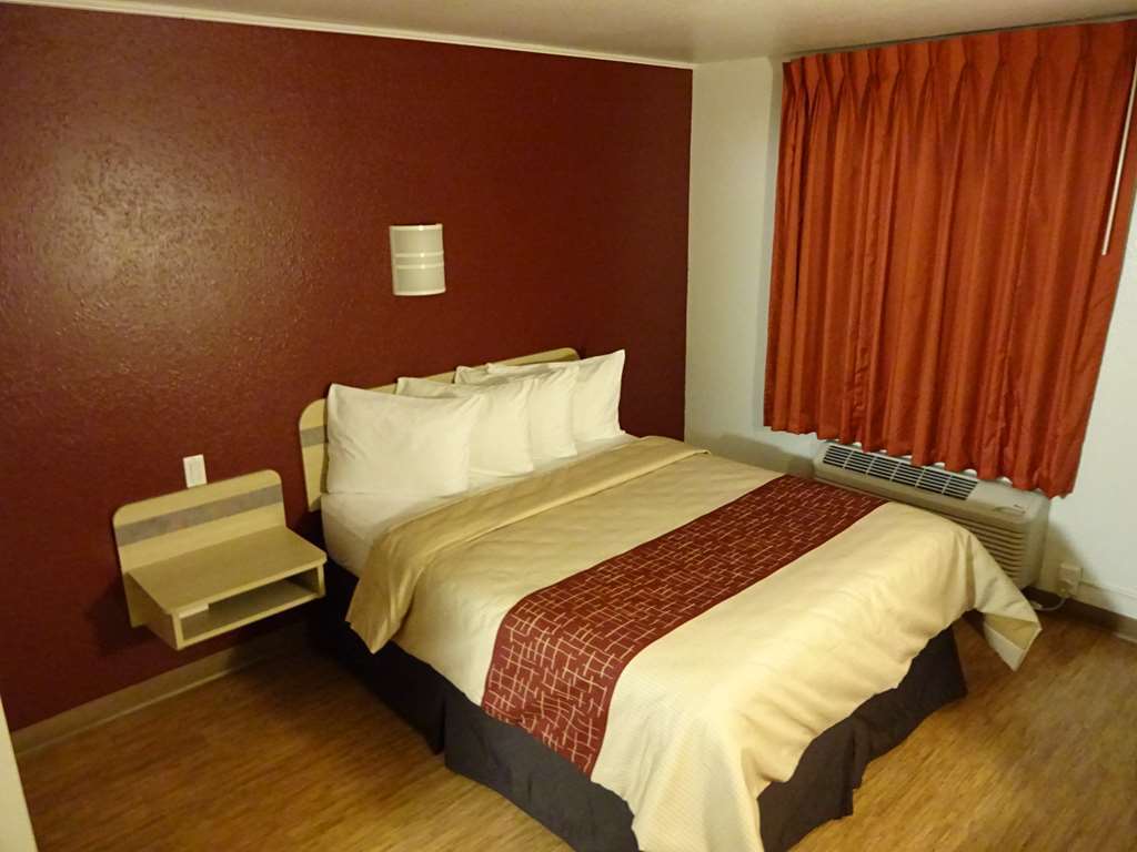 Seasons Inn טראוורס סיטי חדר תמונה