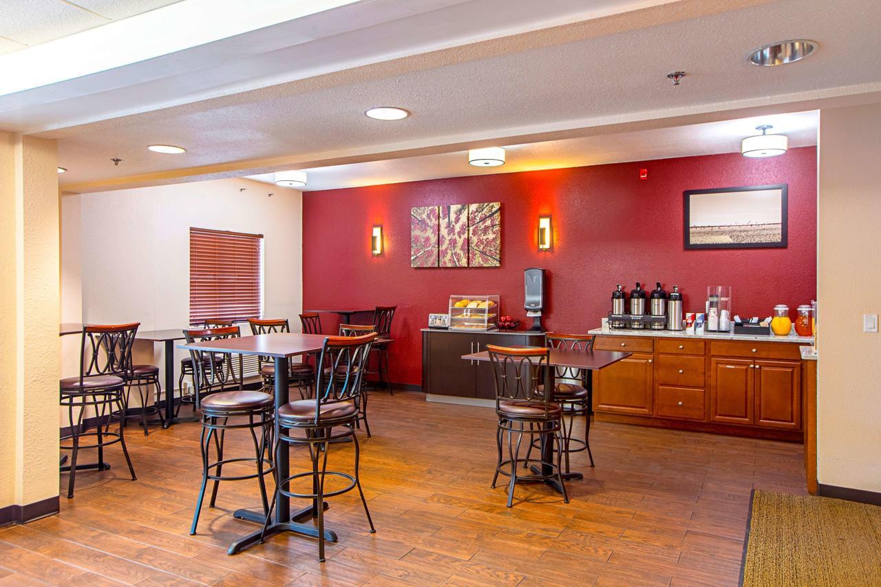 Seasons Inn טראוורס סיטי מראה חיצוני תמונה