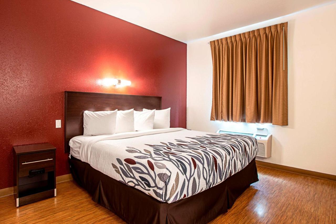 Seasons Inn טראוורס סיטי מראה חיצוני תמונה