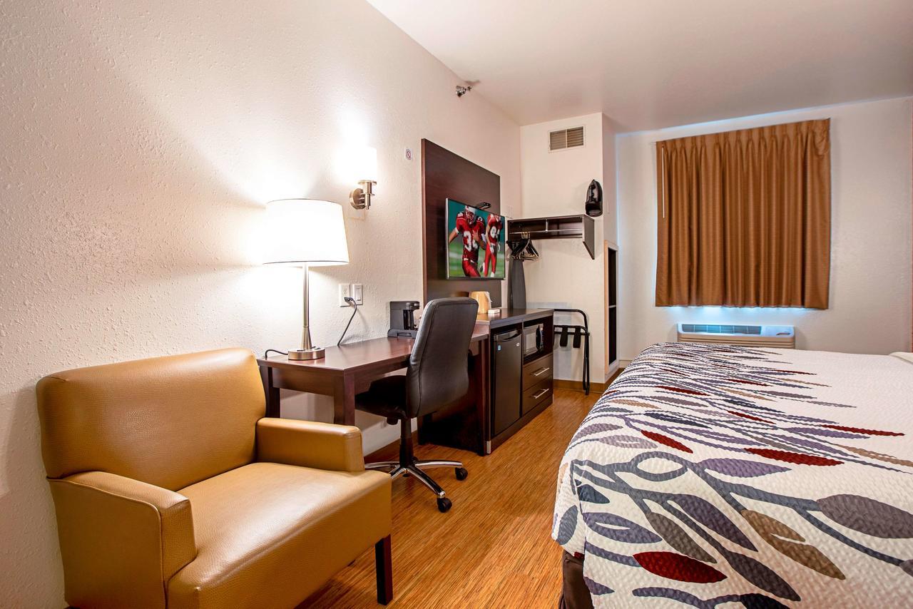Seasons Inn טראוורס סיטי מראה חיצוני תמונה