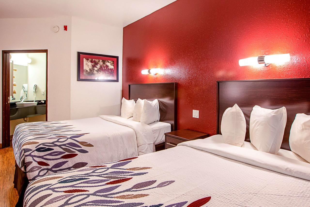 Seasons Inn טראוורס סיטי מראה חיצוני תמונה