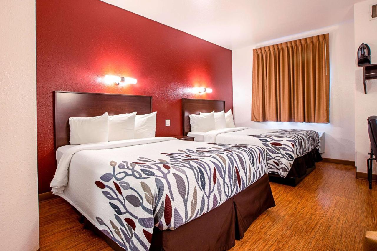 Seasons Inn טראוורס סיטי מראה חיצוני תמונה